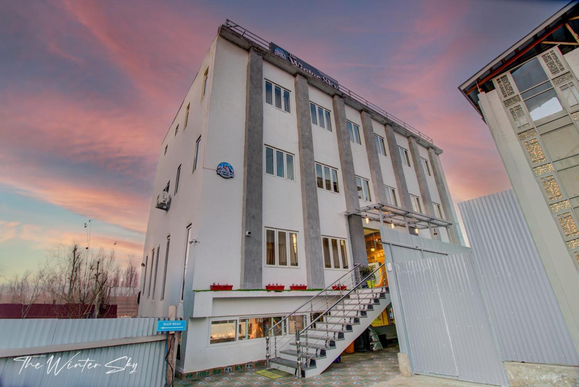 Srīnagar Hotel The Winter Sky מראה חיצוני תמונה